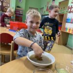 Proč si mýt ruce mýdlem? - pokus u Soviček